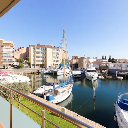 Apartment With Scenic View