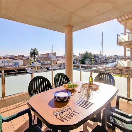 Apartment With Scenic View