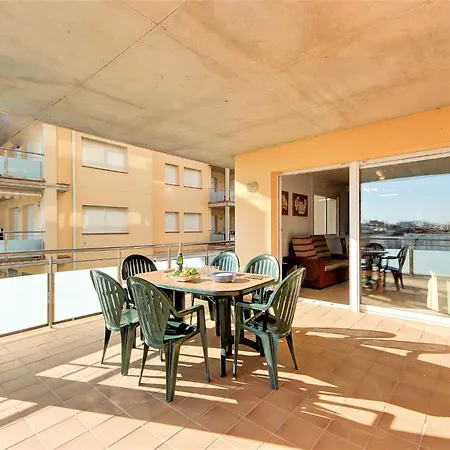 Apartment With Scenic View *