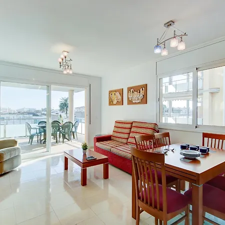 Apartment With Scenic View Roses